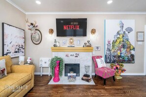Smart TV, fireplace