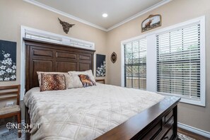 2 bedrooms, desk, iron/ironing board, free WiFi