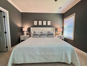 3 habitaciones, tabla de planchar con plancha, wifi y ropa de cama