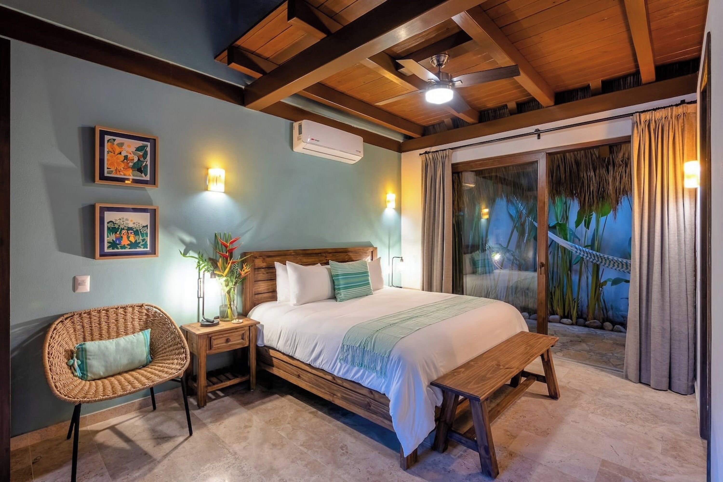 Villa de lujo, varias habitaciones, patio, vista al jardín | 9 habitaciones y caja de seguridad en la habitación 