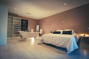 7 bedrooms, WiFi - Domaine Lac Des Pins, Salle de Réception, Bar, Spa, Bain Nordique, Chambres (Mornac)