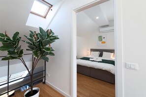 3 quartos, ferros/tábuas de passar roupa, Wi-Fi, roupa de cama