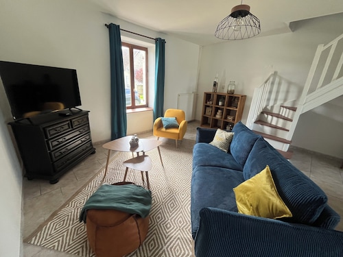 Jolie Maison de Campagne Rénovée à Proximité de Sentiers de Randonnée