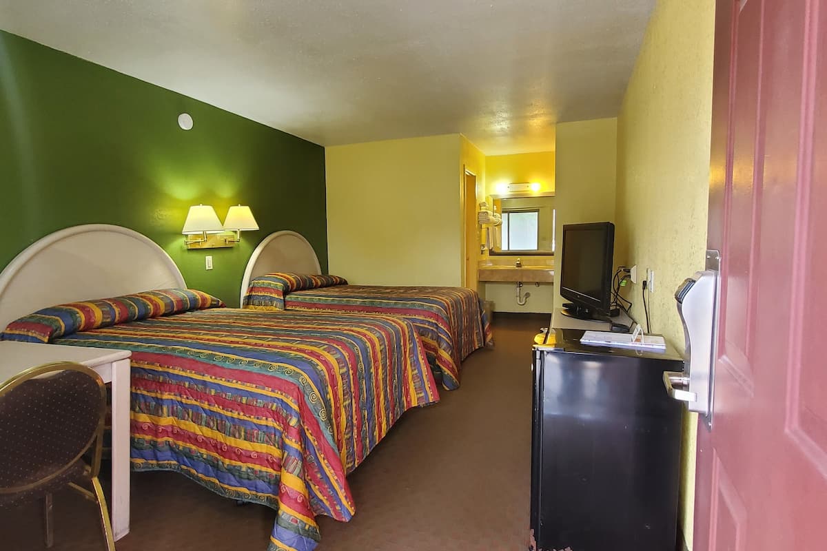 Standard Room, 2 Double Beds, Non Smoking | Bed sheets