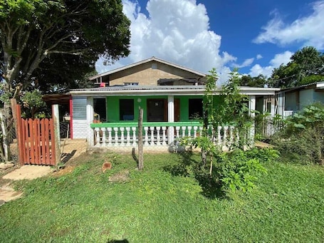 2 habitaciones, escritorio, wifi gratis y ropa de cama