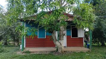 Vista frontal de la propiedad