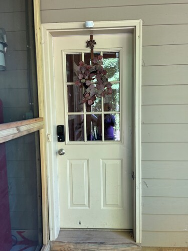 Delightful Atlanta family- sized apt. Sleeps 6 & pet friendly.