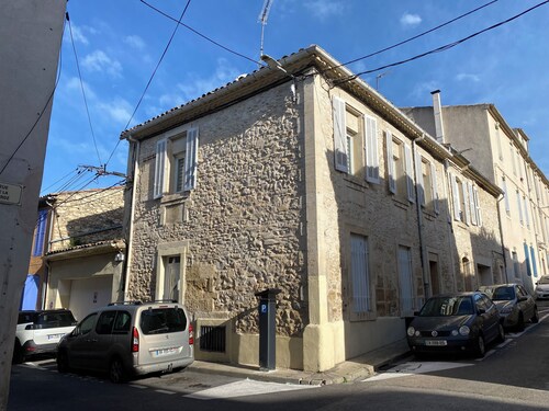 Bel Appartement Cosy Proche de la Maison Carrée, Idéal Pour une Famille