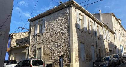Bel Appartement Cosy Proche de la Maison Carrée, Idéal Pour une Famille