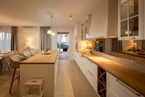 Kühlschrank, Mikrowelle, Ofen, Geschirrspüler