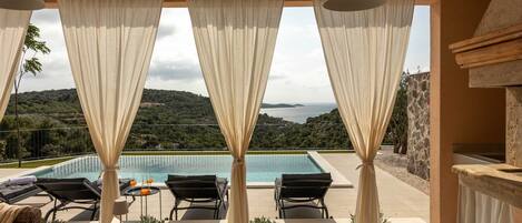 Een verwarmd zwembad