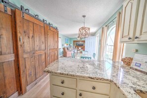 Interior - 617 Octopus Lane - 3 Bedroom -California King, King & Queen with 2 Golf Carts (Panama City Beach)