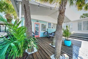 Terrace/patio - 690 Seashell - King, Full/Twin bunkbeds - Includes Golf Cart & Wifi (Panama City Beach)