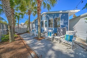 Terrace/patio - 489 Marlin Dr. - Great 3 Bedroom with Golf Cart & Beach Chairs - King, King & Queen (Panama City Beach)