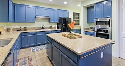 FUN 5BD SPACIOUS HOME—INDOOR MOVIE THEATRE, POOL TABLE, BBQ,, FIRE PIT, GAMES+