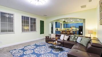 Smart TV, chimenea, reproductor de DVD, futbolito