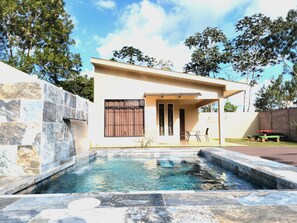 Outdoor pool - Loft en la Fortuna, a 10min Caminando. Excelente Vista al Volcán (Provincia de Alajuela)