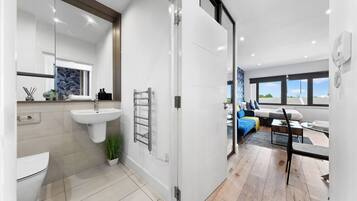 Apartment | Bathroom | Shower, towels