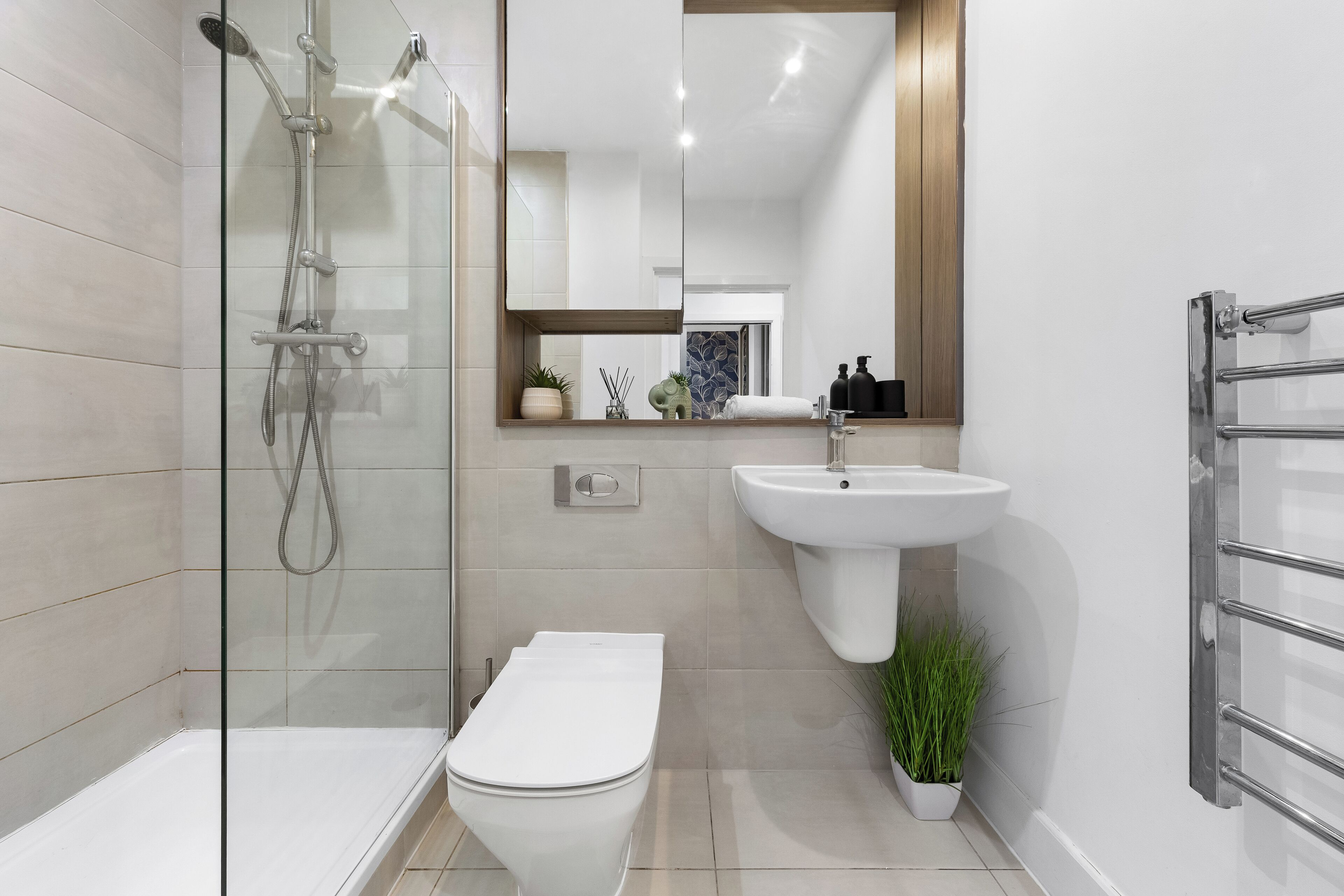 Apartment | Bathroom | Shower, towels