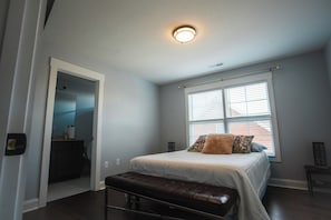 3 bedrooms, desk, iron/ironing board, WiFi - Mountain View Retreat, Sleeps 10, Luxe 3BR+ Near Downtown HSV (Huntsville)