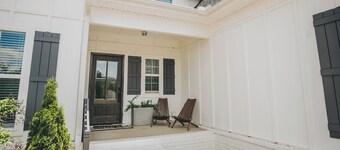 Mountain View Retreat, Sleeps 10, Luxe 3BR+ Near Downtown HSV