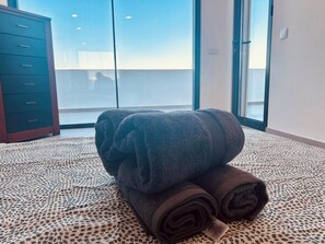 Apartment | Interior - Spectacular Lagos Marina View apt on Promenade (Lagos)