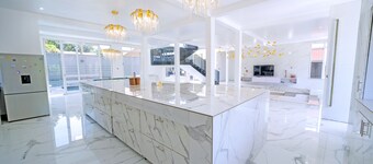 Luxurious and private villa,4km to Entebbe international airport and 2km to town