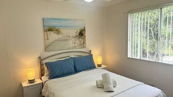 2 makuuhuonetta, silitysrauta/-lauta