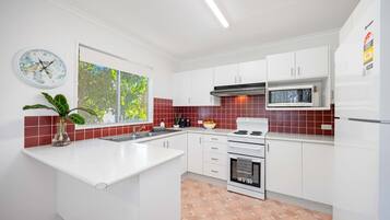 Microones, forn, placa de cuina i rentaplats