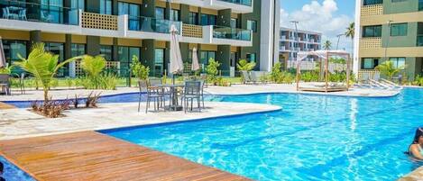 Studiolejlighed | Pool | 2 udendørs pools, åben fra kl. 08.00 til kl. 20.00, parasoller