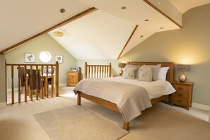 11 bedrooms, iron/ironing board, Internet, bed sheets