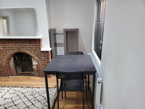Dining - Inviting Entire 1-bed Apartment in Reading (Reading)
