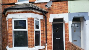 Exterior - Inviting Entire 1-bed Apartment in Reading (Reading)