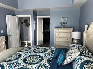 3 bedrooms, iron/ironing board, travel crib, free WiFi