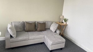 Living area - Stunning 2-bed Apartment in Twickenham (Twickenham)