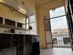 Towels, soap, shampoo, toilet paper - Rooms Zocalo (Mexico City)