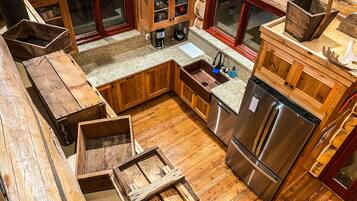 Microondas, horno, parrilla de estufa y lavavajillas