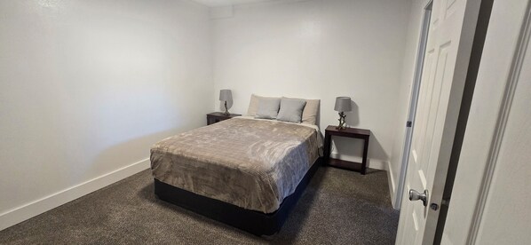 1 bedroom, WiFi, bed sheets - Midtown Condo right on Main St! Walking distance to everything! (Lava Hot Springs)