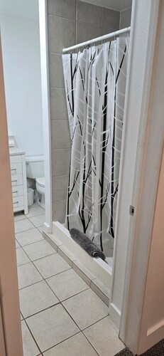 Midtown Condo right on Main St! Walking distance to everything!