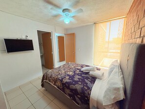 3 bedrooms, down comforters, iron/ironing board, free WiFi - Torres Altos Revolución Tlaquepaque  (Tlaquepaque)