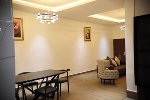 Apartment | Dining