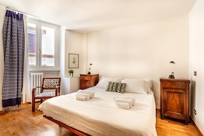 2 chambres, fer et planche à repasser, Wi-Fi, draps fournis