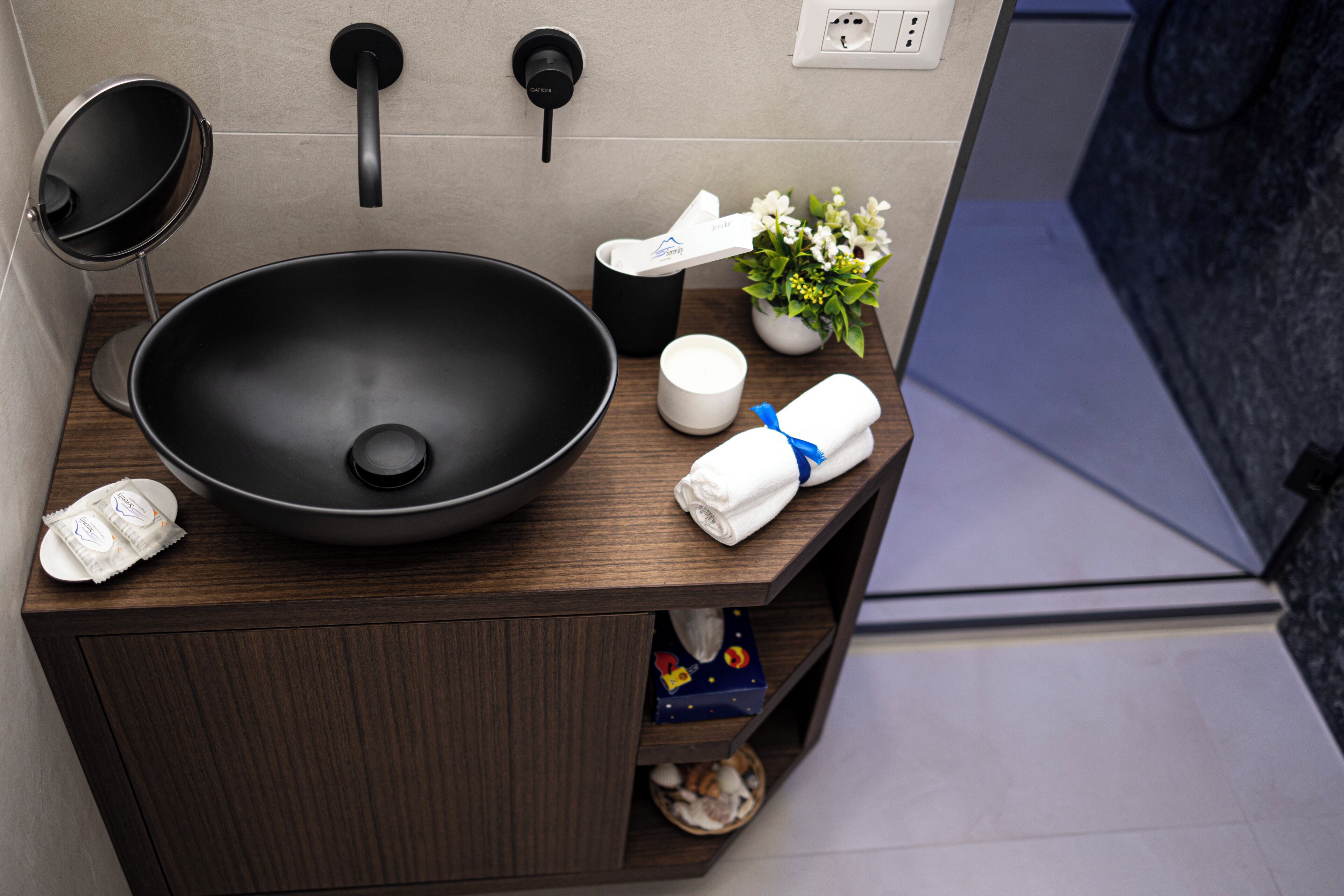 Doccia, asciugacapelli, bidet, asciugamani