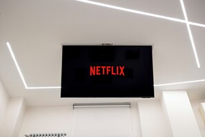 Television - Serenity Room (Napoli)