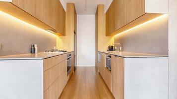 Fridge, microwave, oven, stovetop