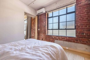 1 habitación, tabla de planchar con plancha, wifi gratis y ropa de cama 