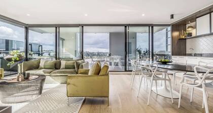 Luxury 3BR Riverside Sub-Penthouse w Huge Balcony