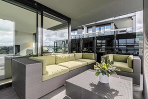 Property grounds - Riverside sub-penthouse with huge private terrace (Abbotsford)