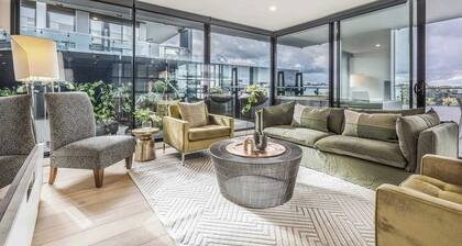Riverside sub-penthouse with huge private terrace