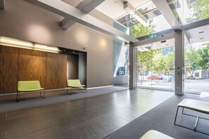 Lobby - Waterfront condo with marina views near promenade (Docklands)